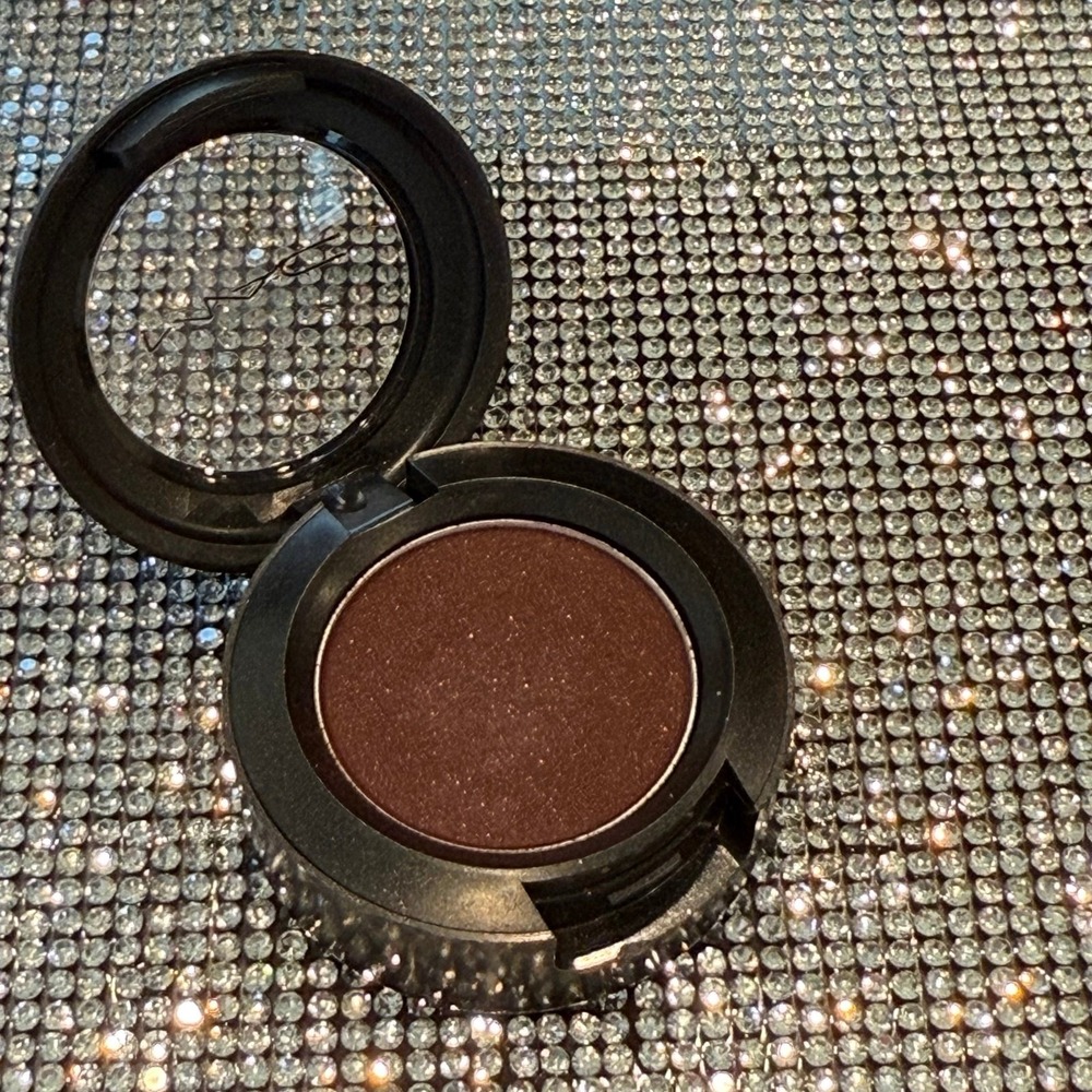 MAC Cosmetics Eyeshadow in SKETCH Velvet New Makeup